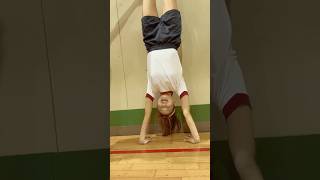 逆立ちが余裕すぎるバーレスクまりん【罰ゲーム】