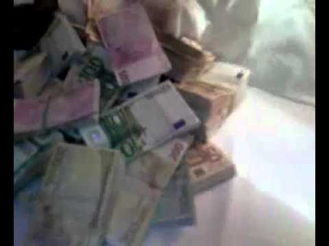 L'argent ne fait pas le bonheur .... adzovi  das ist geld