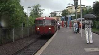 preview picture of video 'BÜ Kelkheim Bf mit Uerdinger Schienenbus'