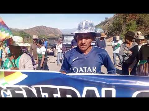 La Sub central Sikimira, provincia Mizque bloquea la carretera troncal Cochabamba-Torotoro