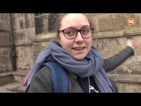 On the road in Asseln: Quite a village