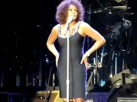 Whitney Houston   I Will Always Love You   THE VOICE GONE     Poor Performance Live Newcastle  England 2010