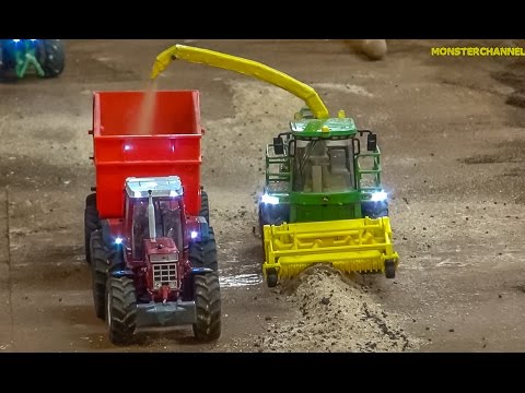 Amazing RC farming in 1:32 scale! Nice ACTION at Hof Mohr!