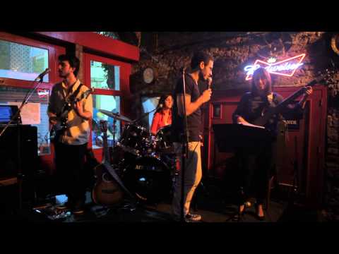 Banda Bizambê - O Meu Sangue Ferve por Você @Ernesto Bar - 2013