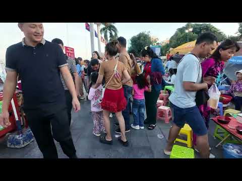 Amazing Cambodian Street Food Tour in Phnom Penh - Khmer Noodles, Cake, Crab, Seafood, Fruit #396