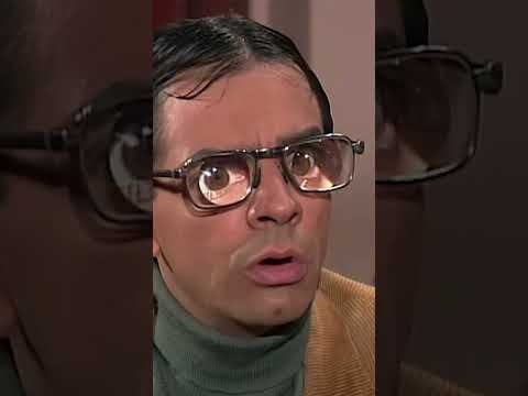 Mi pareja haciéndome preguntas durante el partido: