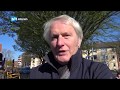Burgemeester vertelt kinderen over verzetshelden