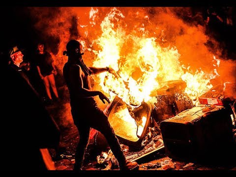CRAZY G20 riots POLICE FORCE use of PEPPER SPRAY and WATER CANNONS vs people go down 07082017