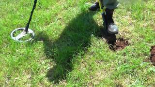 preview picture of video 'Metal Detecting with Dave 10th June Part1'