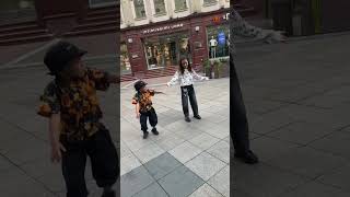 Download lagu Dancing with my elder sister on the street#funny #dance #happy #bengbeng mp3