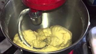KitchenAid Professional 600 kneading dough (slowmo)