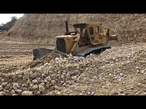 Caterpillar D9H pushing!