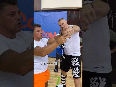 Semmy Schilt and Albert Kraus exchange of experience between legendary fighters