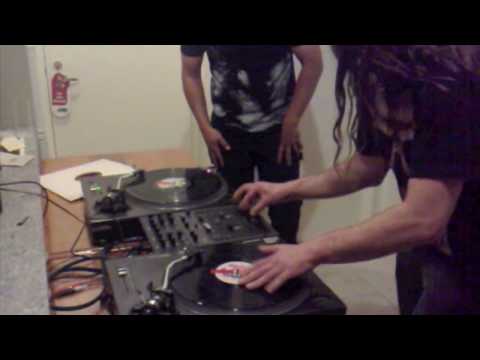 Alphabethead and Zeke jam at the 2009 IDA Australasian Dj Championships