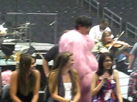 Year 3000 Acoustic/ Musical Chairs Game/ Gotta Find You Jonas Brothers World Tour '09
