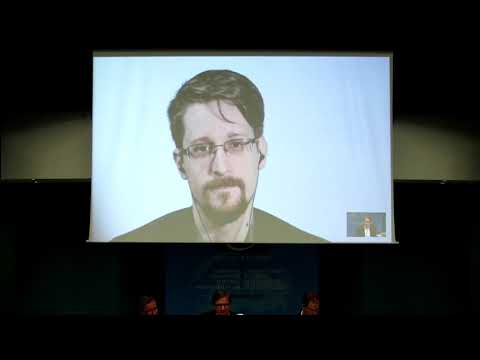 Snowden seeks Russian passport