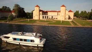 preview picture of video 'Mecklenburgische Seenplatte: Mit dem Hausboot nach Rheinsberg'