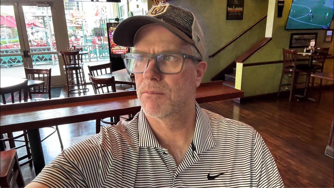 Wandering the Las Vegas Strip Live on a Thursday Night