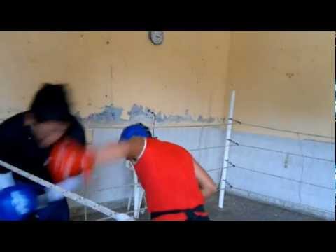 la cobra bulacios vs el bebe lopez entrenamiento boxeo catamarca subido por yael facha vazquez .wmv