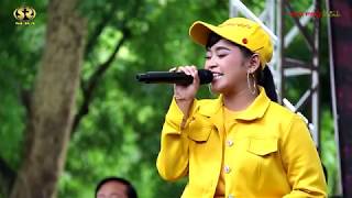 Download lagu KALUNG EMASC ita Amealia SERA Live TAMAN RIA MAOSPATI 01 JANUARI 2019 mp3