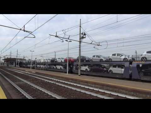 CAPTRAIN AKIEM E.483 305 CON BISARCHE AUTO IN TRANSITO A CASALPUSTERLENGO. (LO) 8 - 10 - 2016