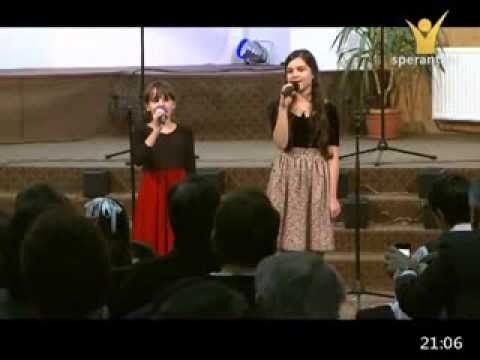 El este pace -  Anelisse și Beatrice Crăciun