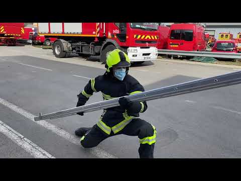 Manipulation de l'échelle à crochets