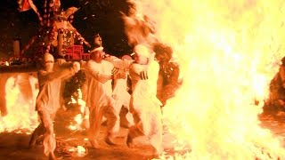 preview picture of video '美国神社例大祭 天狗の火くぐり - 積丹町 2014 Bikuni Shrine Fire Festival'