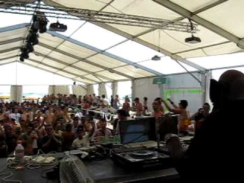 CARL COX @ Sunwaves 8 Mamaia - 14.08.10 (12 / 12)