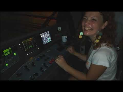 Dvě dívky si v Praze stoply a řídily metro