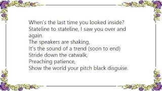 Kisschasy - The Way They Walk Acoustic Lyrics