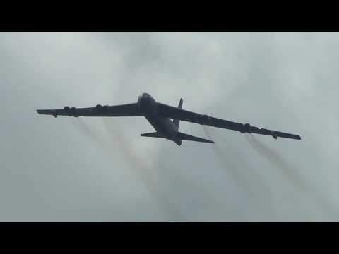 Great Sounding B-52 Flying Over Farnborough UK