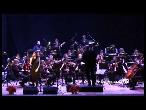 Simona Molinari canta Perduto amore( Sola me ne vo per la città)