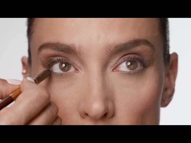 Vídeo relacionado con Estée Lauder Smoke and Brighten - Delineador de ojos Kajal Duo 1 g (azul marino/celeste)
