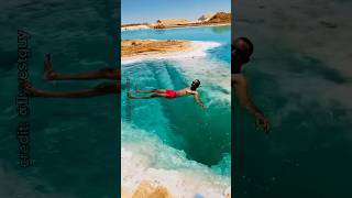 Download lagu Kenapa Di Laut Mati Orang Bisa Mengapung Tanpa Tenggelam⁉️😱 mp3