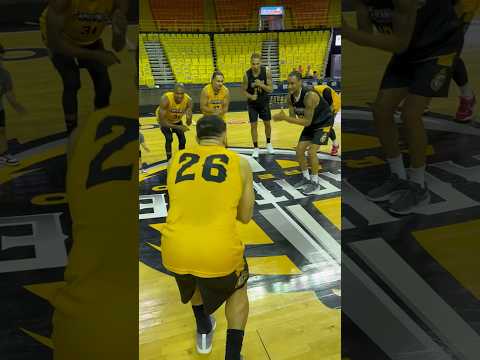 Capitanes de Arecibo rutina antes de la práctica