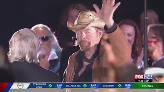 Clancy&#39;s Tavern: The history between Fort Smith and Toby Keith