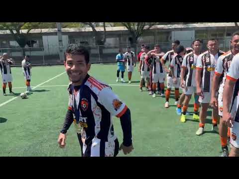 Recebendo as medalhas