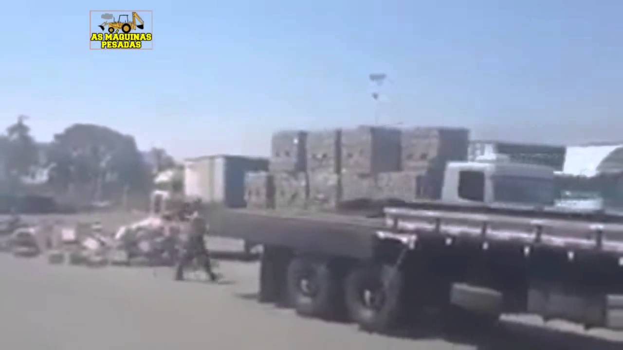 Caminhoneiros irritados descarregam na frente da empresa!