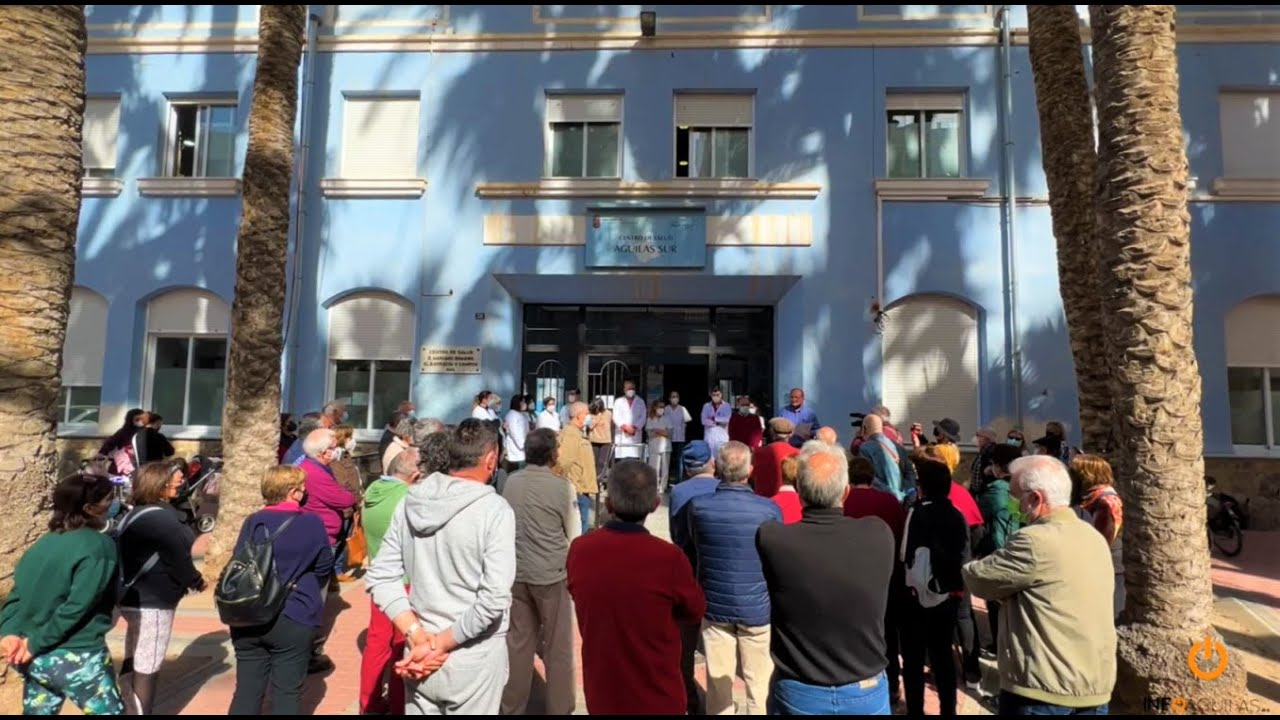 Concentración en Águilas en defensa de la Atención Primaria