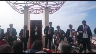 No te vayas todavía. Cuple subida de la luz.