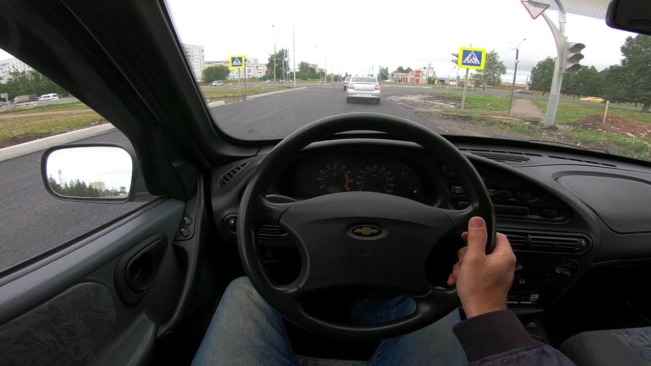 Фото к видео: 2003 Chevrolet Niva 1.7L (80) POV Test Drive