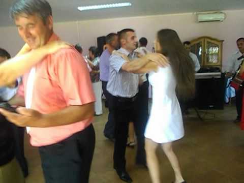 petrecere adevarata la dusesti