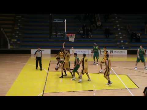 Rišo Klein  v zápase Inter Bratislava  - BK Astrum Levice