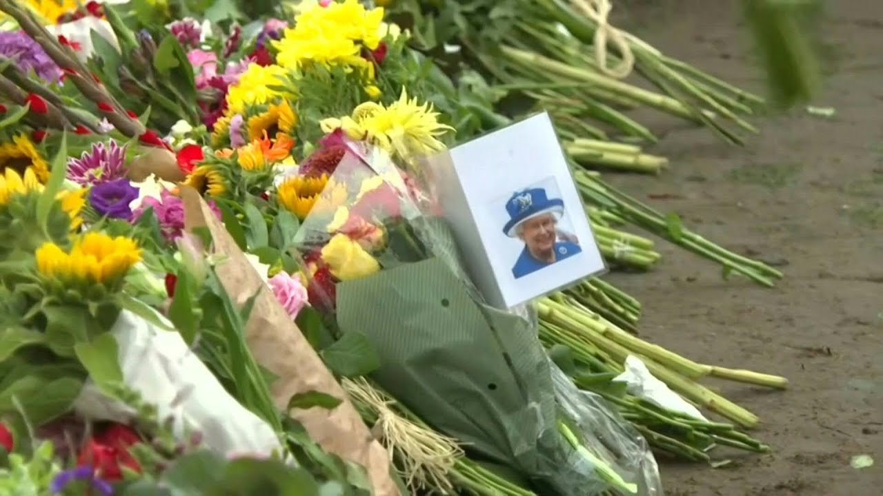 People lay flowers at Windsor Castle following the Queen's death