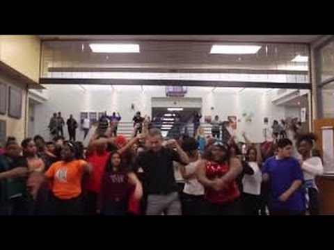 A. Maceo Smith New Tech High School - Uptown Funk Dance