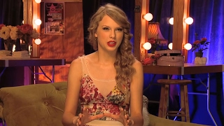 What does Taylor Swift think about when writing songs? | CMA