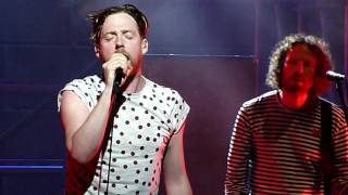 Kaiser Chiefs - Why Do You Do It To Me? @ London Palladium