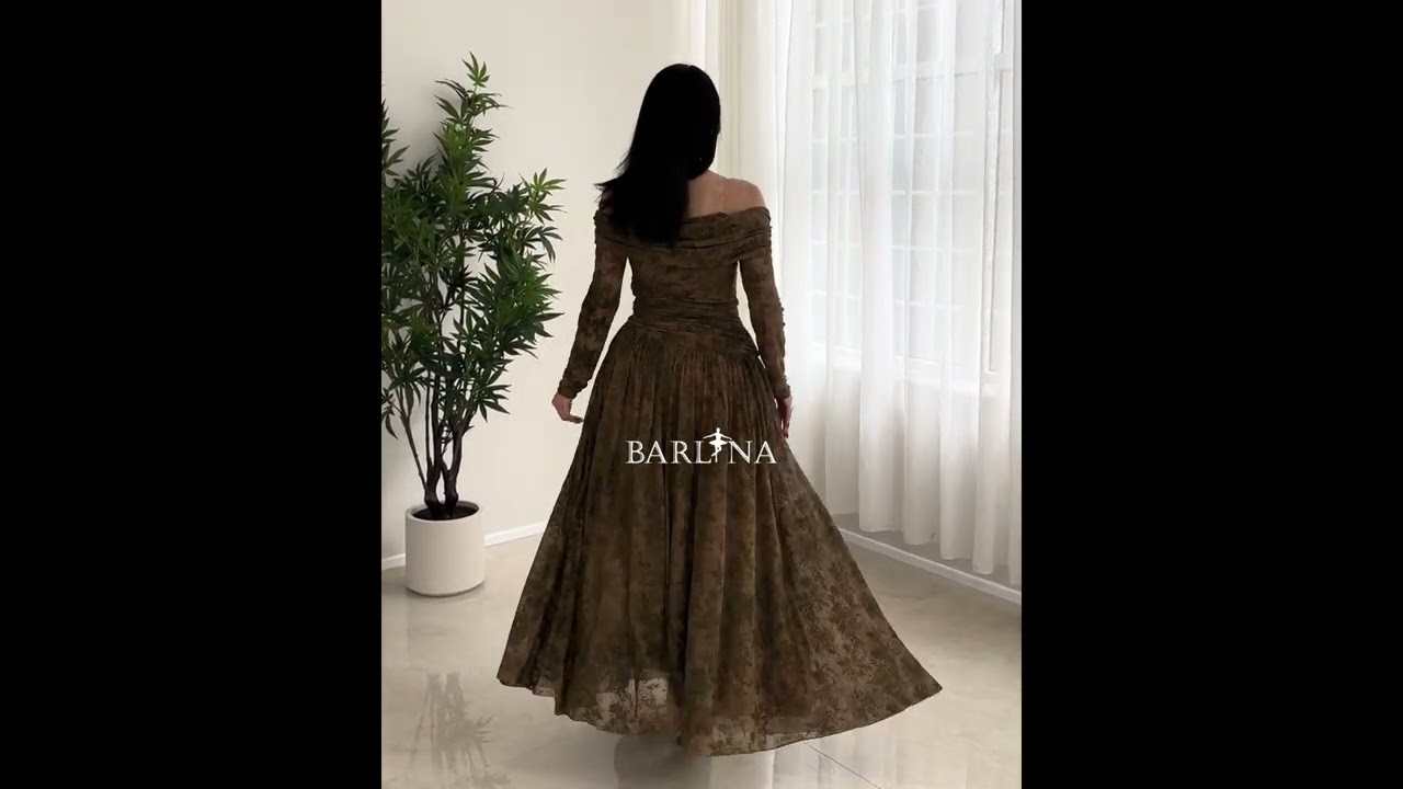 Off-shoulder flared brown patterned dress - S