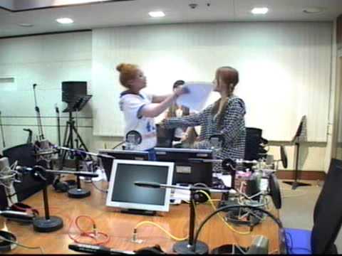 110825 DJ Gyuri Shimshimtapa (Guest Sistar, Koyote) [2/8]